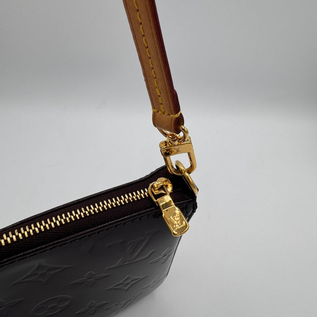 Pochette Accessoires Louis Vuitton Vernis Amarante
