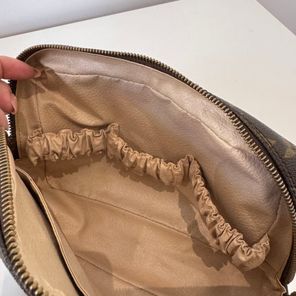 Trousse de toilette Louis Vuitton 23