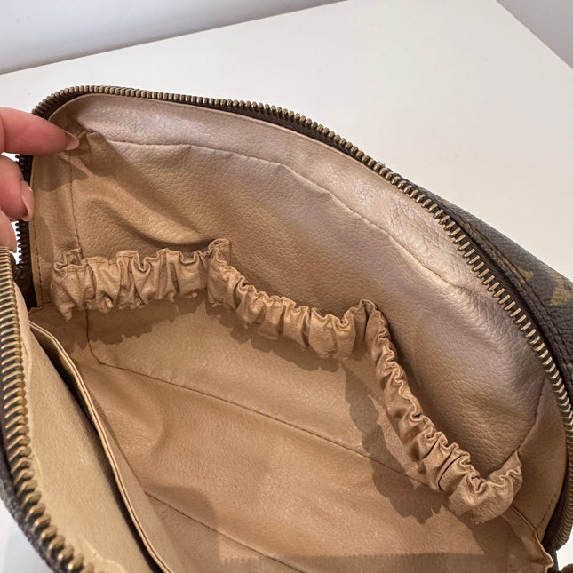 Trousse de toilette Louis Vuitton 23