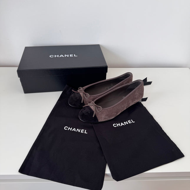 Ballerines Chanel T36 suède marron