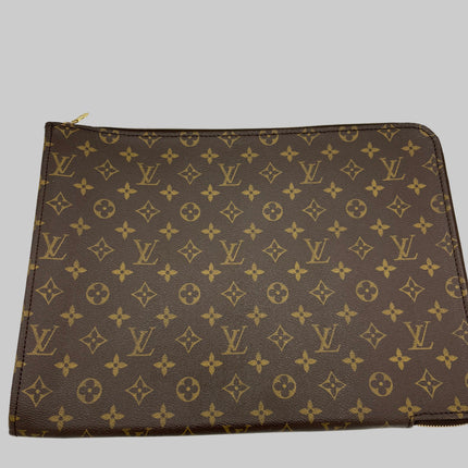 Pochette XXL Louis Vuitton