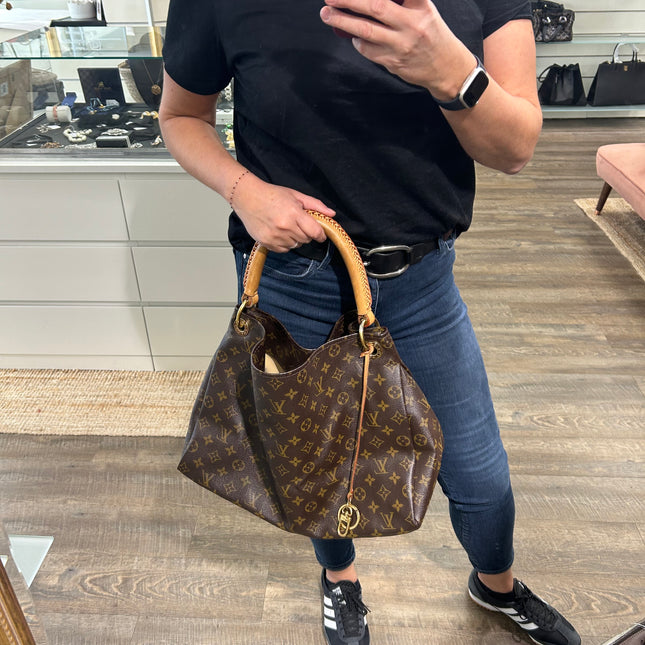 Louis Vuitton Artsy MM