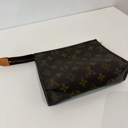 Poche toilette Louis Vuitton Monogram 18
