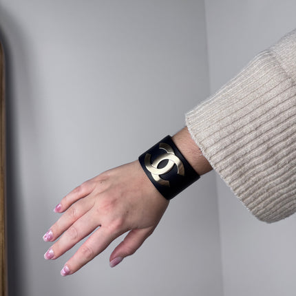 Manchette Chanel Collection Défilé Resort 2018 par Karl Lagerfeld