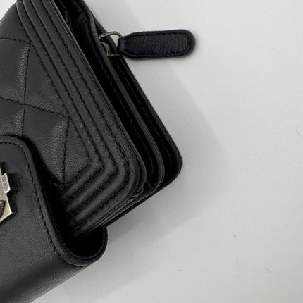 Portefeuille Chanel Boy à rabat