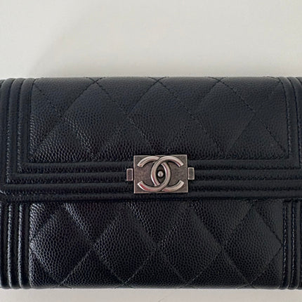 Portefeuille Chanel Boy à rabat