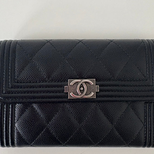 Portefeuille Chanel Boy à rabat