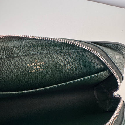 Pochette Louis Vuitton Baikal Taïga Vert foncé