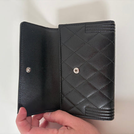 Portefeuille Chanel Boy à rabat