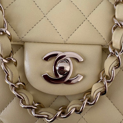 Sac Chanel Timeless jaune pâle 23 cm