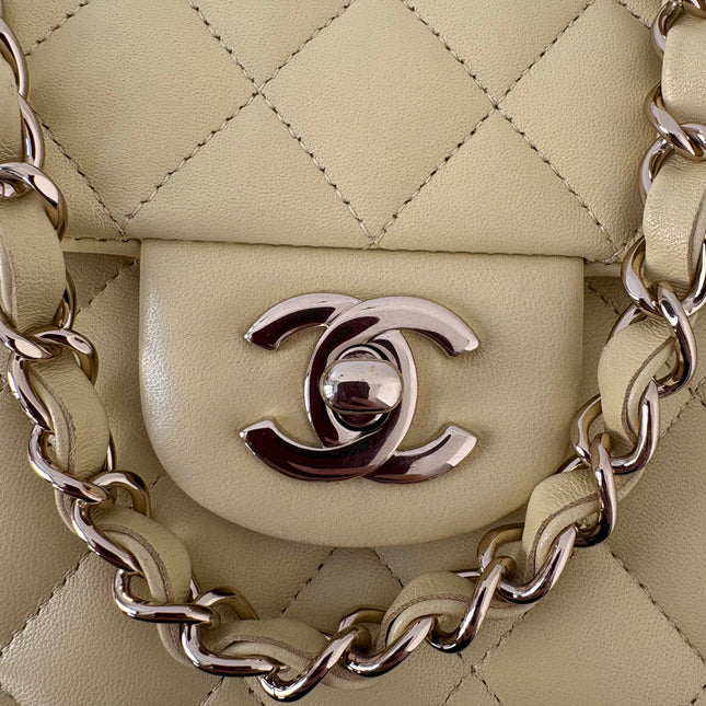 Sac Chanel Timeless jaune pâle 23 cm