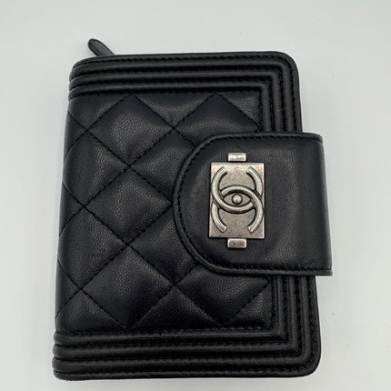 Portefeuille Chanel Boy à rabat