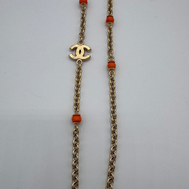 Sautoir Chanel double C doré et orange