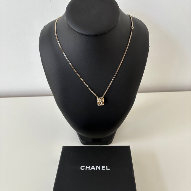 Sautoir chanel CC 2022