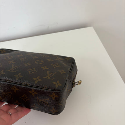 Trousse de toilette 23cm Louis Vuitton