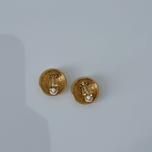 Boucles d’oreilles Chanel CC à clips rondes