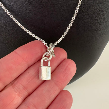 Collier Hermès amulette cadenas