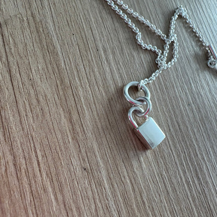 Collier Hermès amulette cadenas