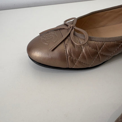 Ballerines Chanel matelassées T39