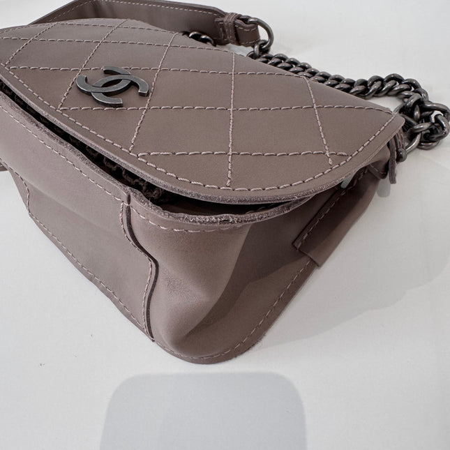 Sac Chanel demie lune marron glacé