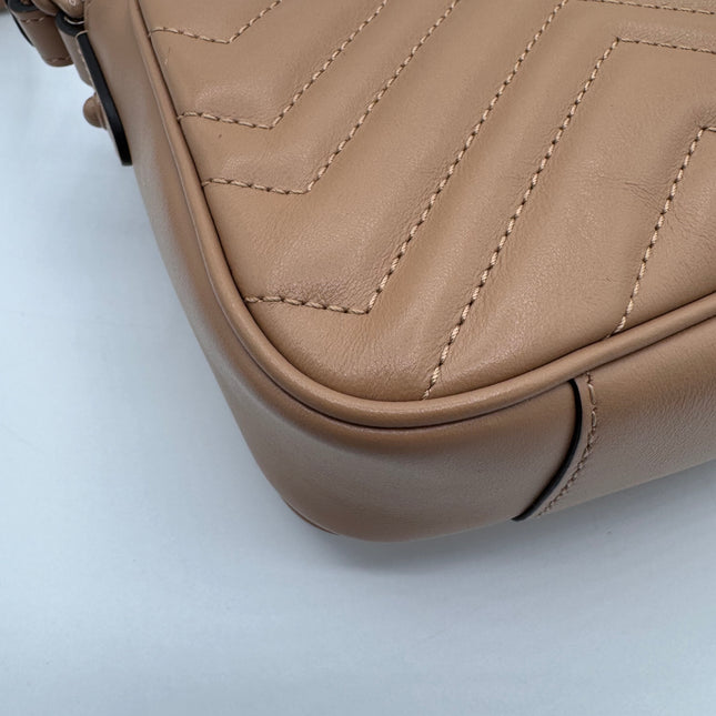 Sac Gucci GG Marmont matelassé beige