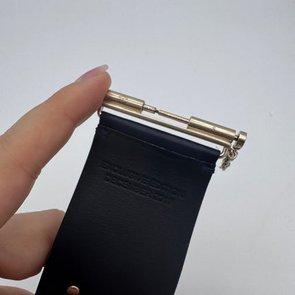 Manchette Chanel Collection Défilé Resort 2018 par Karl Lagerfeld