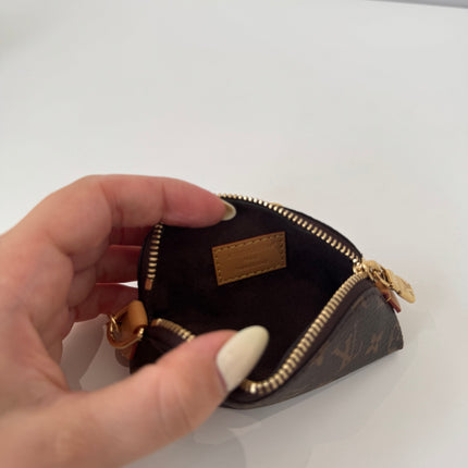 Pochette Louis Vuitton Cosmétique rouge à lèvres