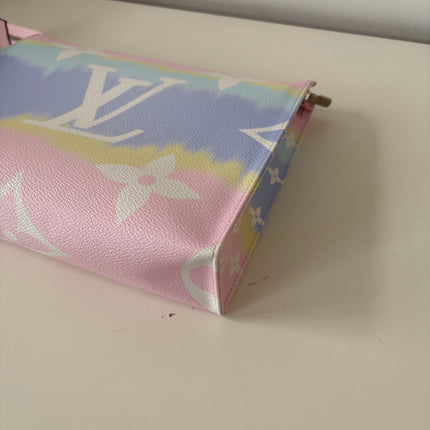 Poche de toilette Louis Vuitton édition limitée Escale 26