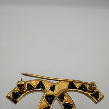 Broche Chanel double C