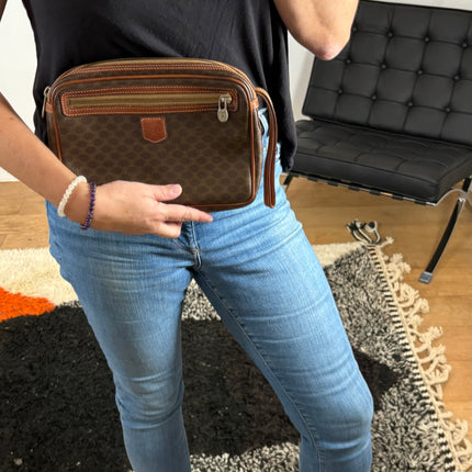 Pochette Céline vintage à dragonne