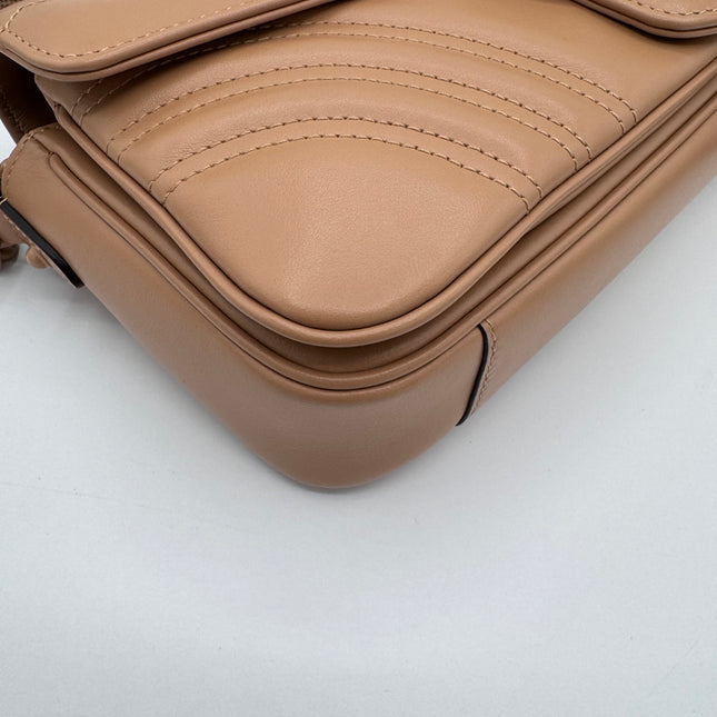 Sac Gucci GG Marmont matelassé beige