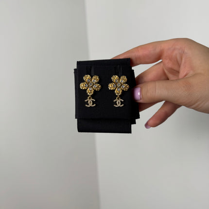 Boucles d’oreilles Chanel pendantes