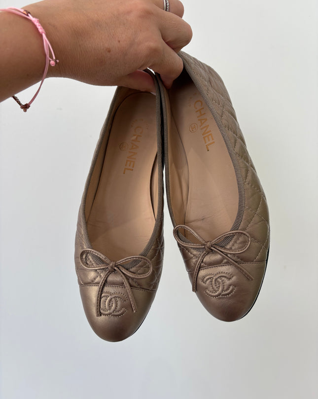 Ballerines Chanel matelassées T39