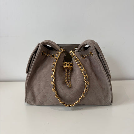 Petit Sac Chanel 25 gris en suede