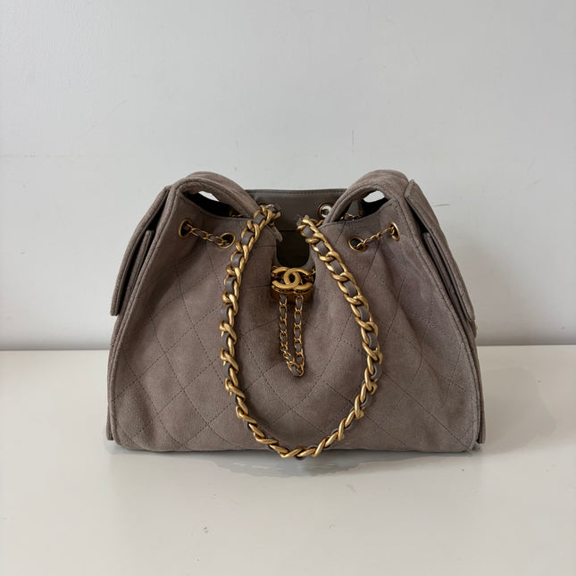Petit Sac Chanel 25 gris en suede
