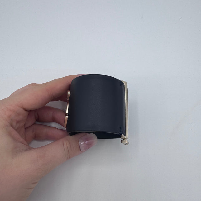 Manchette Chanel Collection Défilé Resort 2018 par Karl Lagerfeld