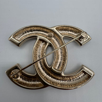 Broche Chanel CC