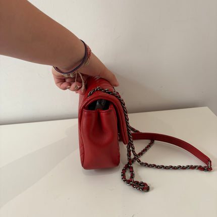Sac Chanel bandoulière chevrons rouge