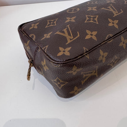 Trousse de toilette Louis Vuitton 23