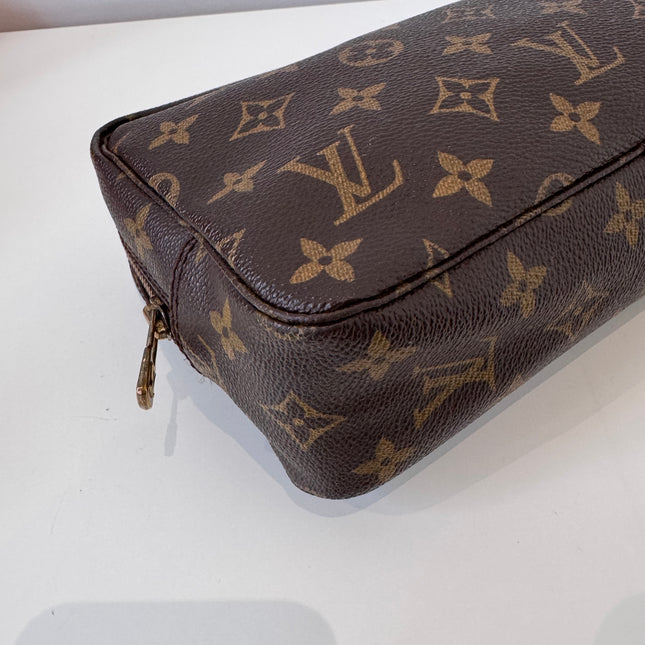 Trousse de toilette Louis Vuitton 23