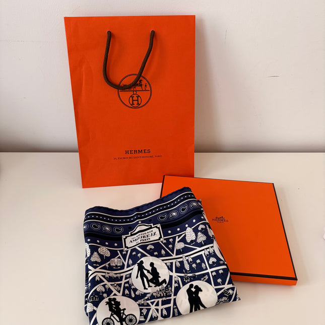 Carré hermès Les Amoureux de Paris 50 cm