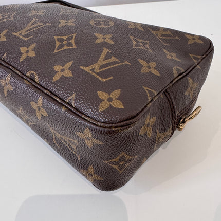 Trousse de toilette Louis Vuitton 23
