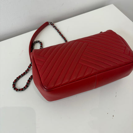 Sac Chanel bandoulière chevrons rouge