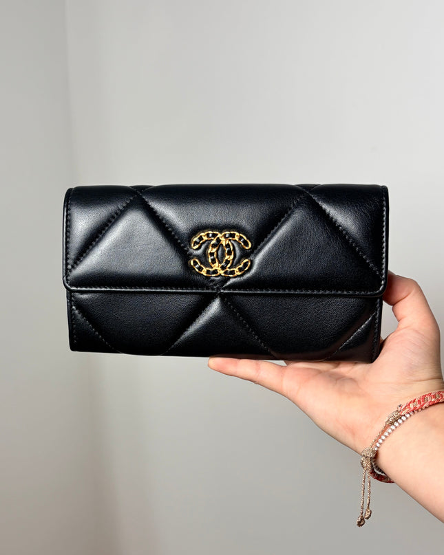 Portefeuille Chanel long à rabat 19