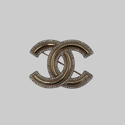 Broche Chanel CC