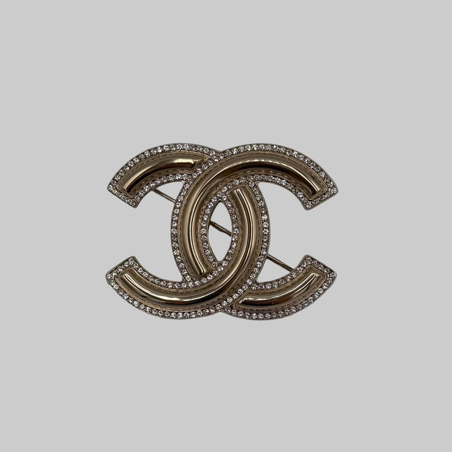 Broche Chanel CC