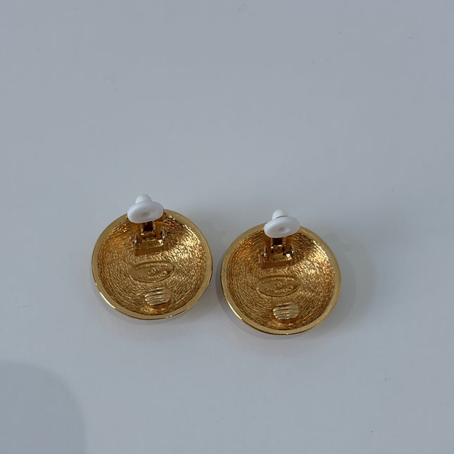 Boucles d’oreilles Chanel CC à clips rondes