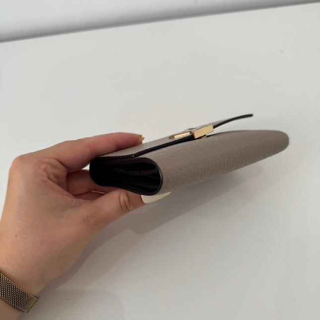 Portefeuille Louis Vuitton Capucines Compact