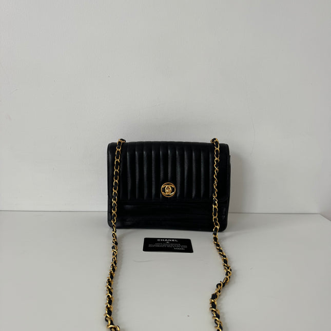 Sac Chanel fermoir circle bandoulière noir
