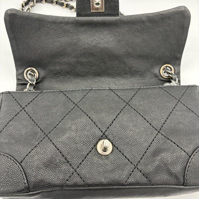 Sac Chanel Classic flap caviar